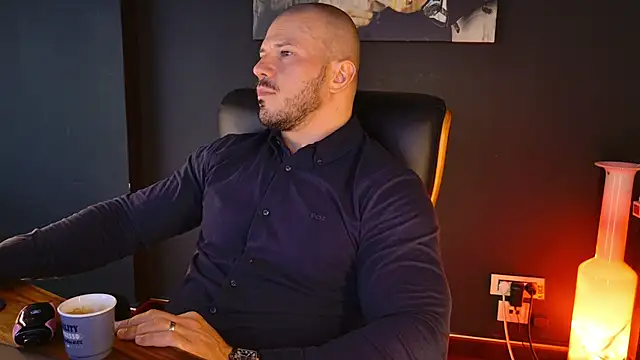 Snapshot of AngeloEric chatting on 10.27.25 AngeloEric online show from 10.27.25