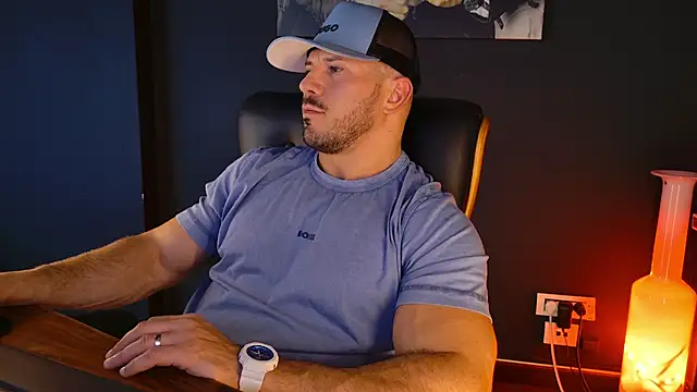 Snapshot of AngeloEric chatting on 10.29.25 AngeloEric online show from 10.29.25