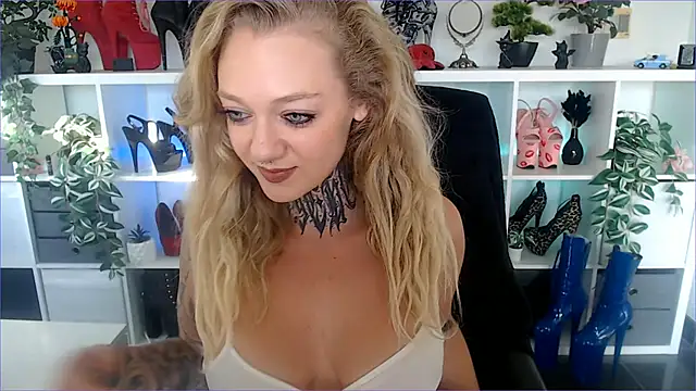 Snapshot of Valery_Venom chatting on 05.04.26 Valery Venom online show from 05.04.26