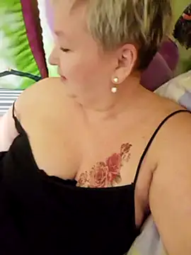 Snapshot of ForgetMeNot50 chatting on 02.21.25 ForgetMeNot50 online show from 02.21.25