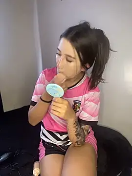 Snapshot of _Luuna chatting on 03.22.25 Luuna online show from 03.22.25