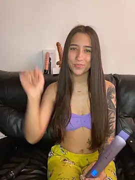 Snapshot of _Luuna chatting on 09.19.25 Luuna online show from 09.19.25