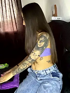 Snapshot of _Luuna chatting on 11.23.25 Luuna online show from 11.23.25