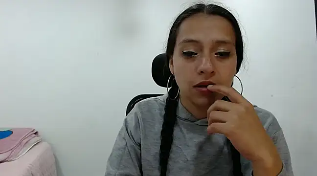 loren3124 online show from 12.12.24