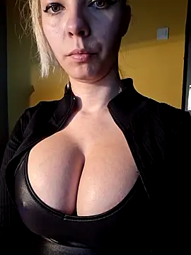 Snapshot of allinqueen chatting on 03.22.26 allinqueen online show from 03.22.26