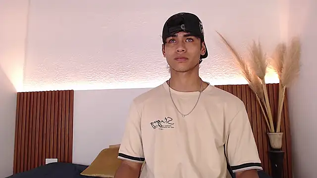 Snapshot of zander_2120 chatting on 12.07.24 zander 2120 online show from 12.07.24