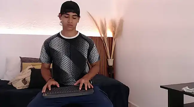 Snapshot of zander_2120 chatting on 12.22.24 zander 2120 online show from 12.22.24