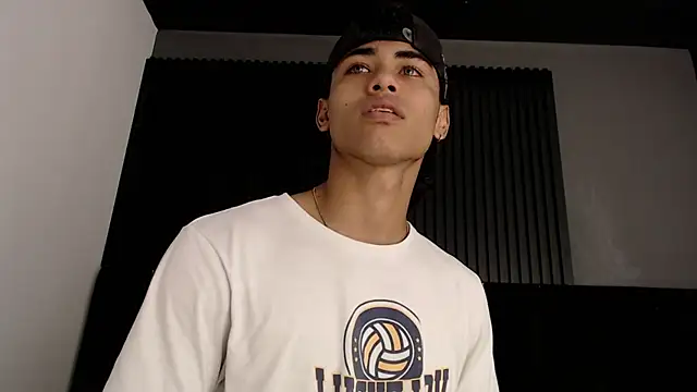 Snapshot of zander_2120 chatting on 01.29.25 zander 2120 online show from 01.29.25