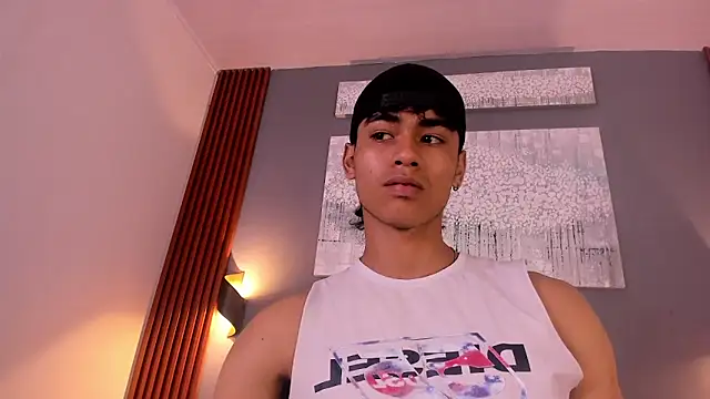 Snapshot of zander_2120 chatting on 02.12.25 zander 2120 online show from 02.12.25