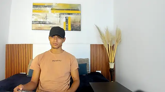 Snapshot of zander_2120 chatting on 10.08.25 zander 2120 online show from 10.08.25