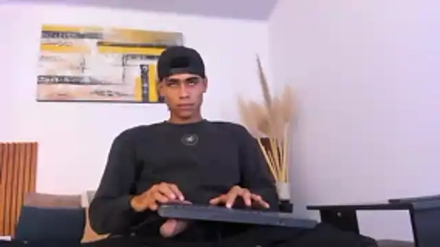 Snapshot of zander_2120 chatting on 10.24.25 zander 2120 online show from 10.24.25