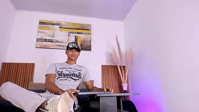 Snapshot of zander_2120 chatting on 11.11.25 zander 2120 online show from 11.11.25