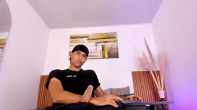 Snapshot of zander_2120 chatting on 11.12.25 zander 2120 online show from 11.12.25