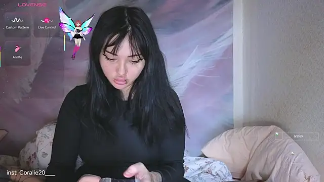 Snapshot of Coralie20_ chatting on 10.27.25 Coralie20 online show from 10.27.25