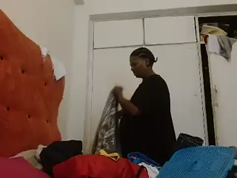 tinagiant online show from 02.18.25