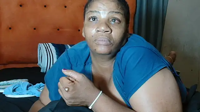 Snapshot of tinagiant chatting on 02.03.26 tinagiant online show from 02.03.26