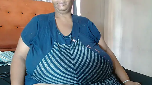 Snapshot of tinagiant chatting on 03.04.26 tinagiant online show from 03.04.26