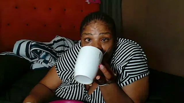 Snapshot of tinagiant chatting on 03.07.26 tinagiant online show from 03.07.26