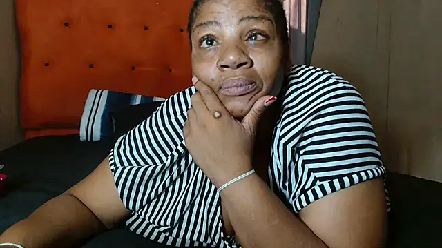 Snapshot of tinagiant chatting on 03.09.26 tinagiant online show from 03.09.26