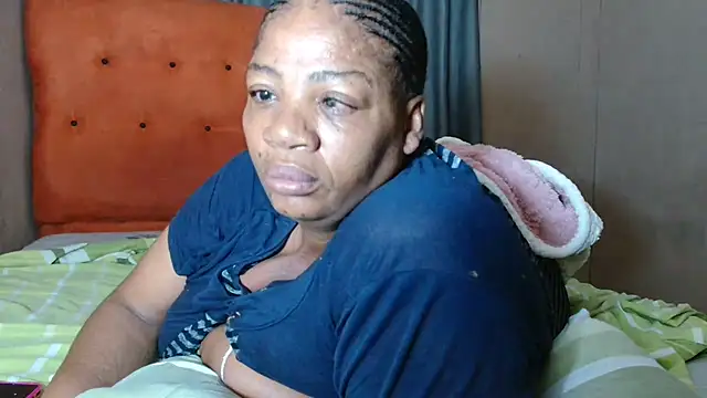 Snapshot of tinagiant chatting on 03.22.26 tinagiant online show from 03.22.26