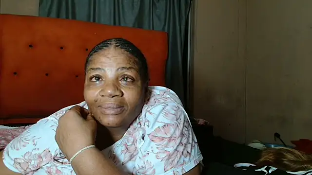 Snapshot of tinagiant chatting on 04.05.26 tinagiant online show from 04.05.26