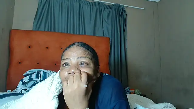 Snapshot of tinagiant chatting on 04.15.26 tinagiant online show from 04.15.26