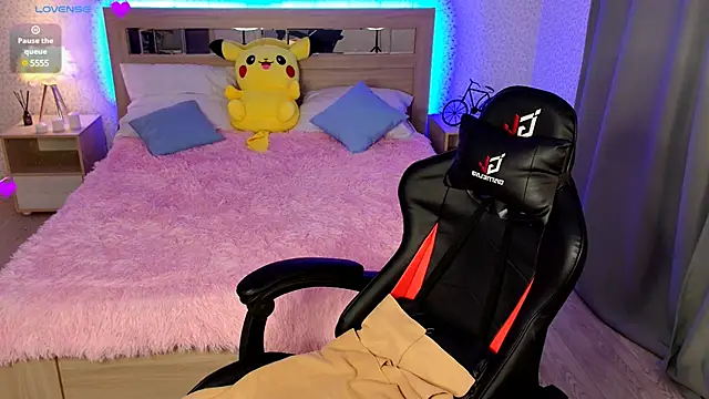 Snapshot of Dina_dee chatting on 12.03.24 Dina dee online show from 12.03.24