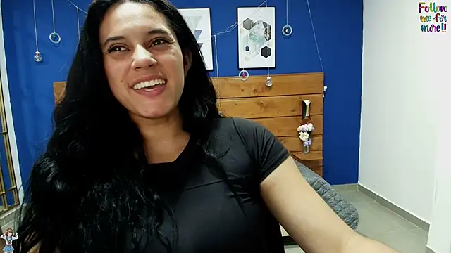 Snapshot of dahiana_spark chatting on 11.15.25 dahiana spark online show from 11.15.25