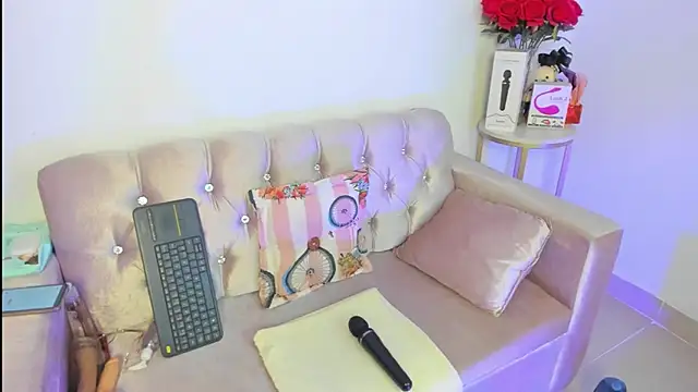 Snapshot of alanavega11 chatting on 09.10.25 alanavega11 online show from 09.10.25