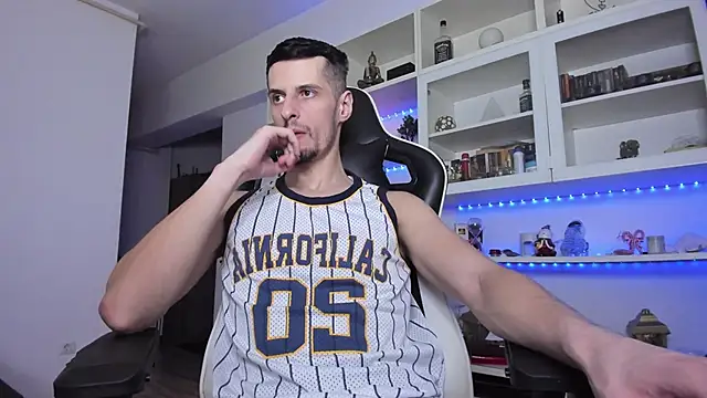 Snapshot of ToddClaytonn chatting on 02.08.25 ToddClaytonn online show from 02.08.25