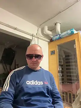 Snapshot of paul_daniel chatting on 12.14.25 paul daniel online show from 12.14.25