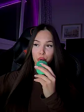 EricaWalls online show from 11.08.25