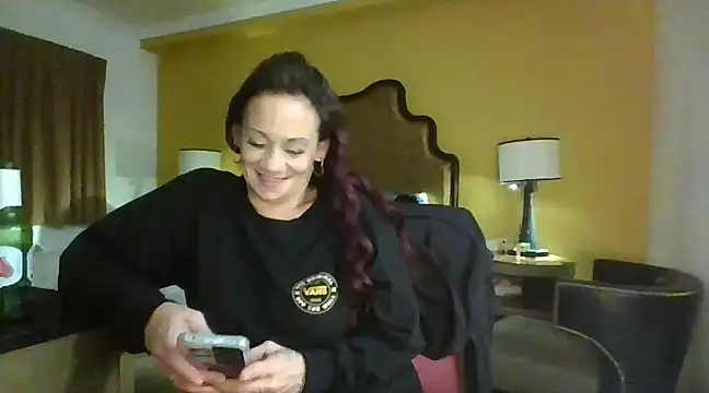 Snapshot of ALLURET4U chatting on 12.20.24 ALLURET4U online show from 12.20.24