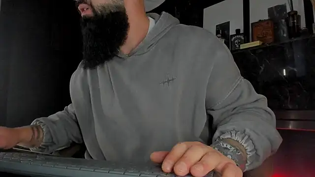 axxelrich  online show from 10.31.25