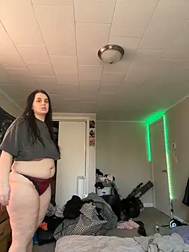 Snapshot of menaceswife chatting on 12.01.24 menaceswife online show from 12.01.24