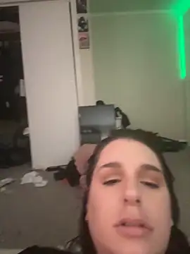 Snapshot of menaceswife chatting on 12.15.24 menaceswife online show from 12.15.24