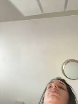 Snapshot of menaceswife chatting on 12.17.24 menaceswife online show from 12.17.24