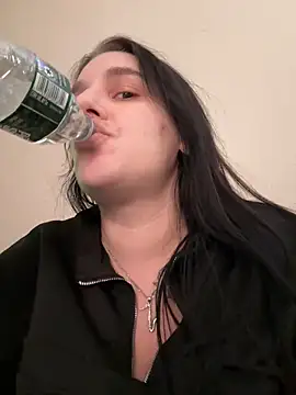 Snapshot of menaceswife chatting on 01.17.25 menaceswife online show from 01.17.25