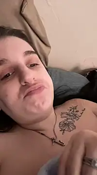 Snapshot of menaceswife chatting on 01.25.25 menaceswife online show from 01.25.25