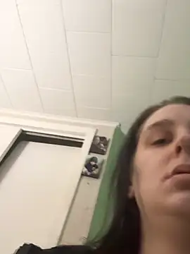 Snapshot of menaceswife chatting on 02.25.25 menaceswife online show from 02.25.25