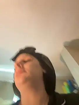 Snapshot of menaceswife chatting on 03.09.25 menaceswife online show from 03.09.25