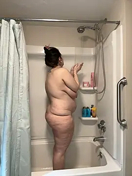 Snapshot of menaceswife chatting on 03.10.25 menaceswife online show from 03.10.25