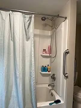 Snapshot of menaceswife chatting on 03.18.25 menaceswife online show from 03.18.25