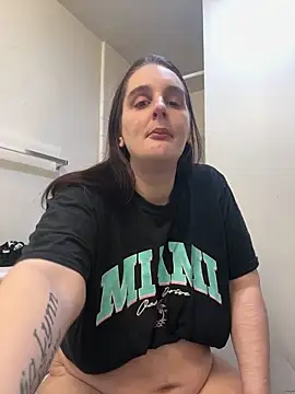 Snapshot of menaceswife chatting on 01.17.26 menaceswife online show from 01.17.26