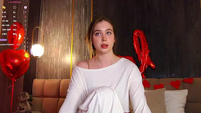 Snapshot of LoraineLuff chatting on 02.16.25 LoraineLuff online show from 02.16.25