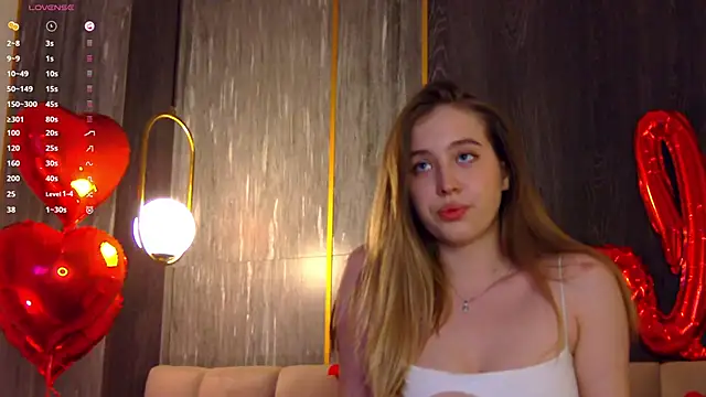 Snapshot of LoraineLuff chatting on 02.21.25 LoraineLuff online show from 02.21.25