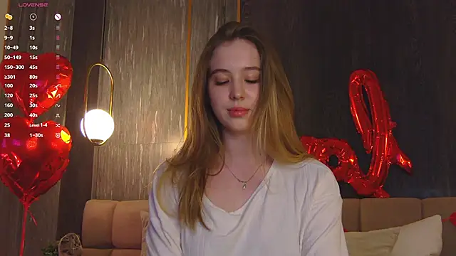 Snapshot of LoraineLuff chatting on 02.21.25 LoraineLuff online show from 02.21.25