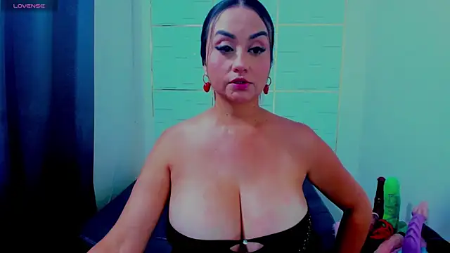 Snapshot of IsaSixty9 chatting on 03.05.25 IsaSixty9 online show from 03.05.25