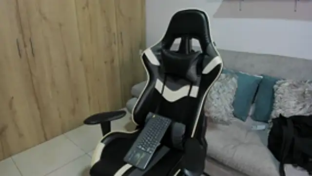 julian wallace online show from 02.23.26