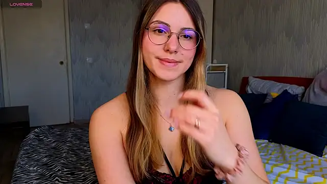 Snapshot of sophia_euphoriaa chatting on 04.27.26 sophia euphoriaa online show from 04.27.26